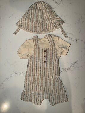 Carter’s kids matching set